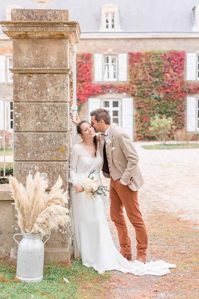 Wedding photography sequence with rustic decor and red ivy covered mansion backdrop.