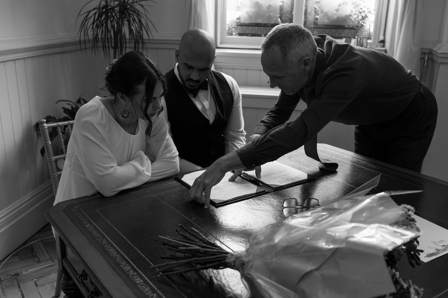 bride and goom sign their wedding certificate.