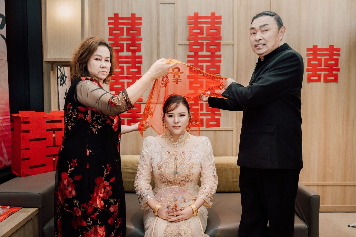 Wedding ceremony with traditional Chinese double happiness symbols and modern floral arrangements decorating the elegant venue.