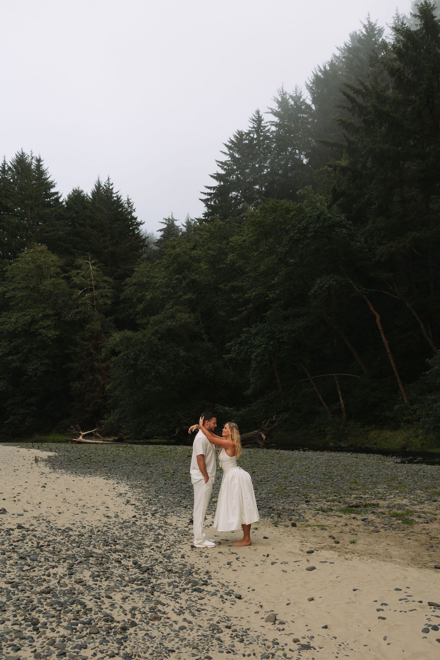 Romantic Oregon coast engagement photography at sunset