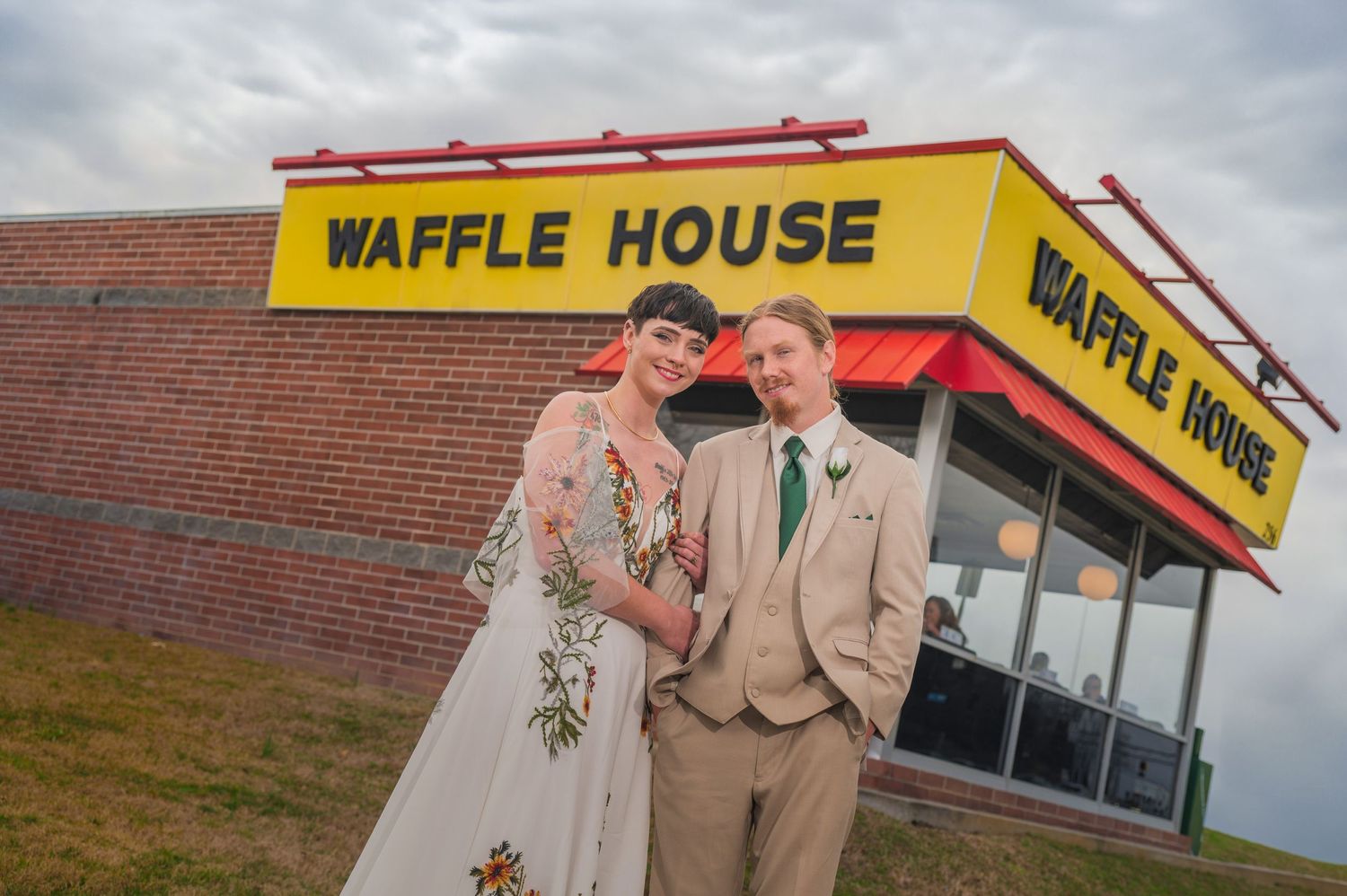 A waffle house wedding in Gatlinburg TN by Smoky Mountain Portraits by Benjamin.
