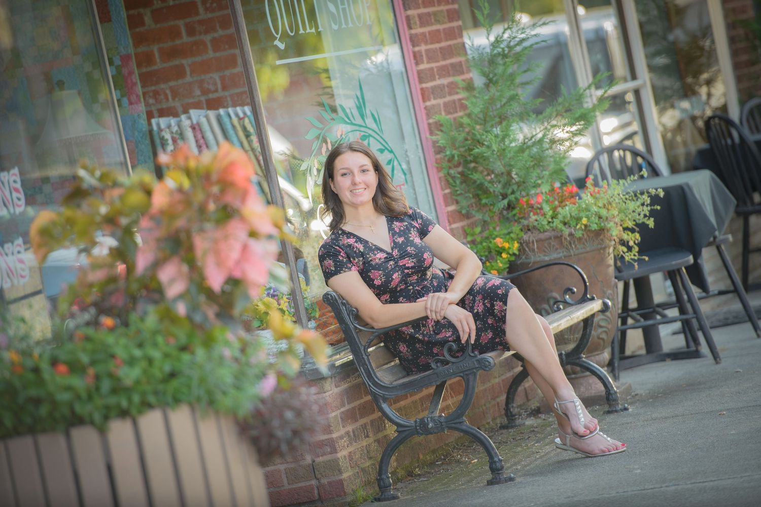 sevierville school pictures photographers of High school Senior at downtown Sevierville in Tennessee restaurant