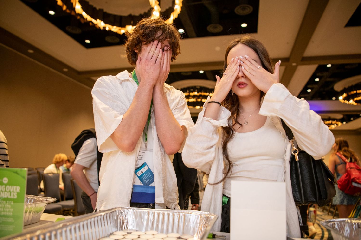 Teens celebrate Shabbat