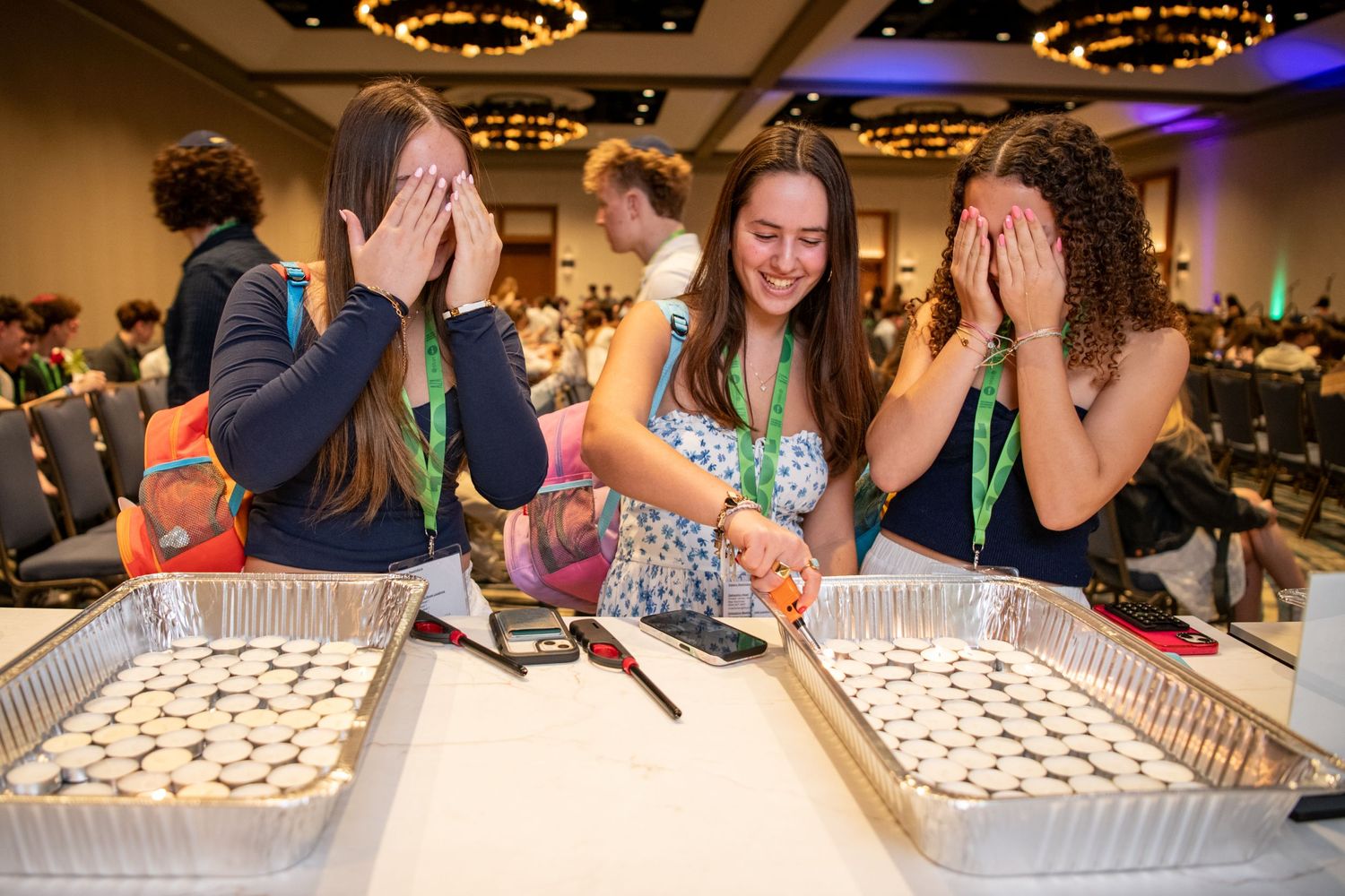 Teens celebrate Shabbat