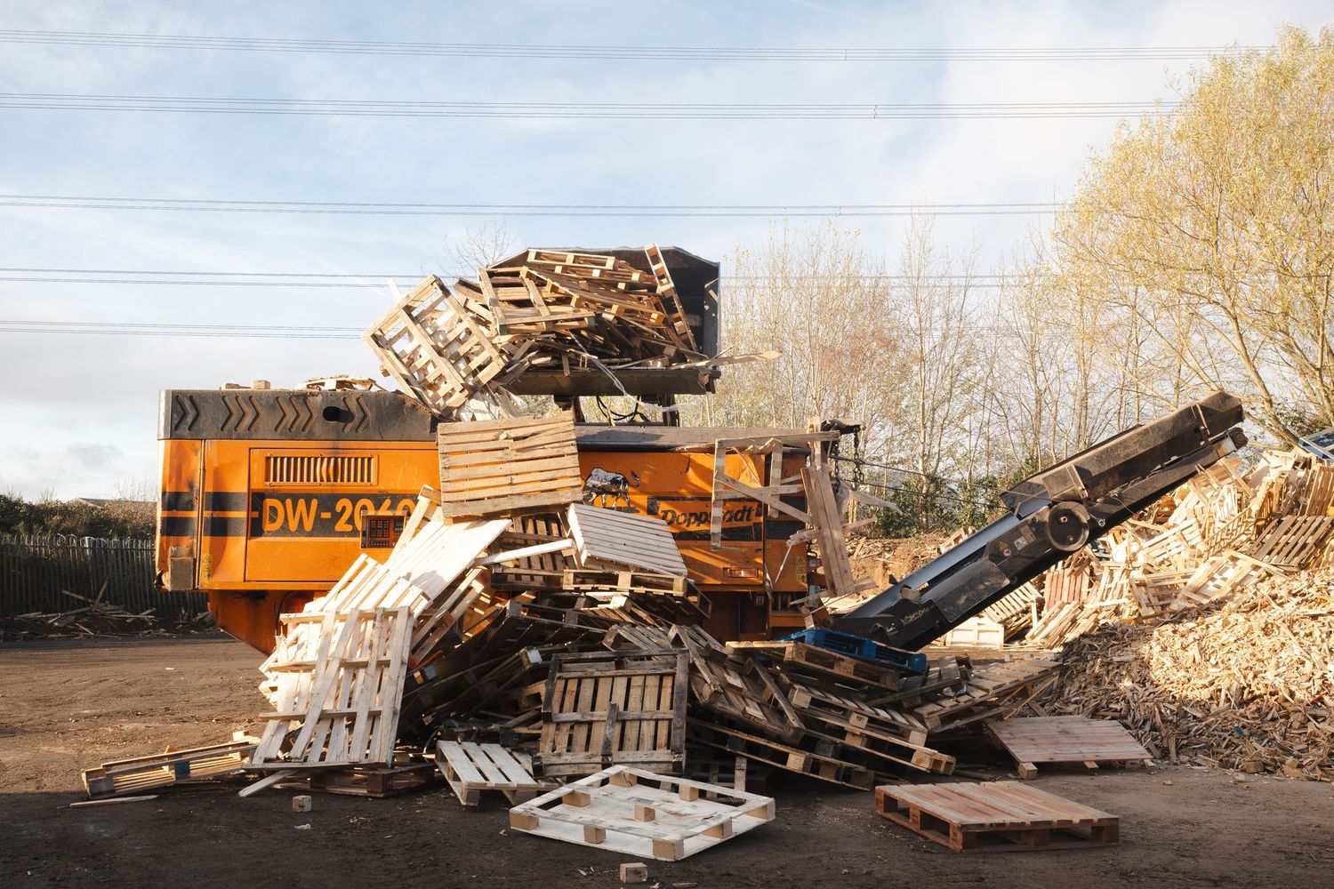 Pallet munching machine