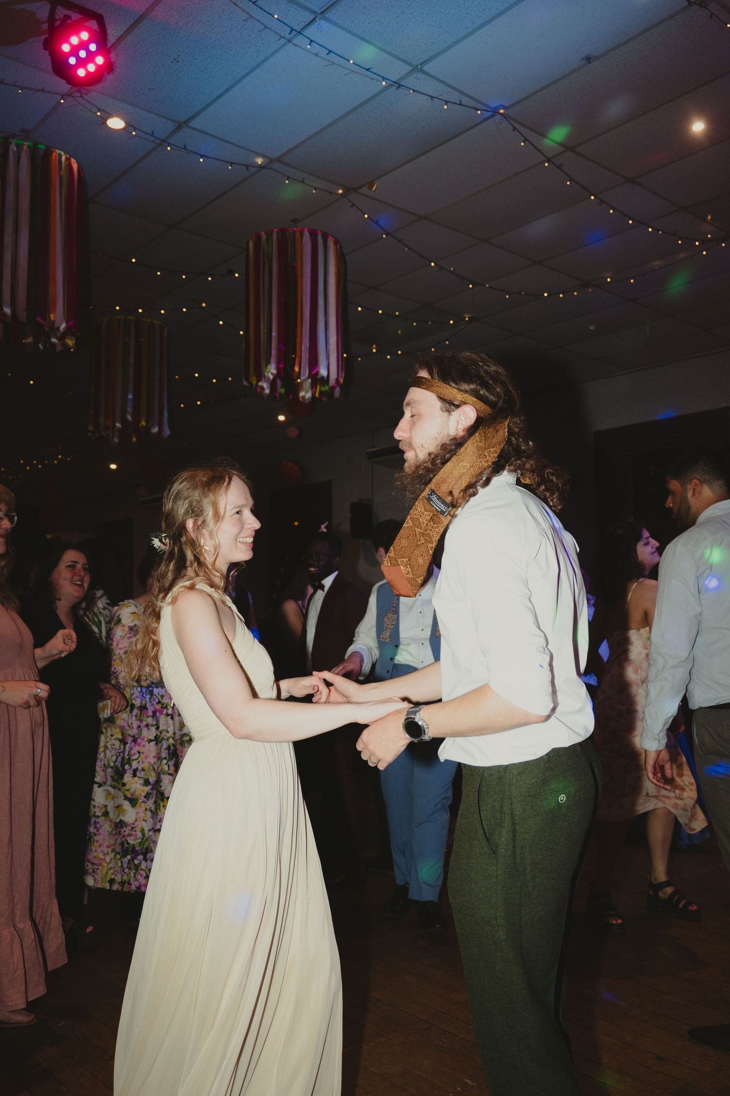couple dance at party