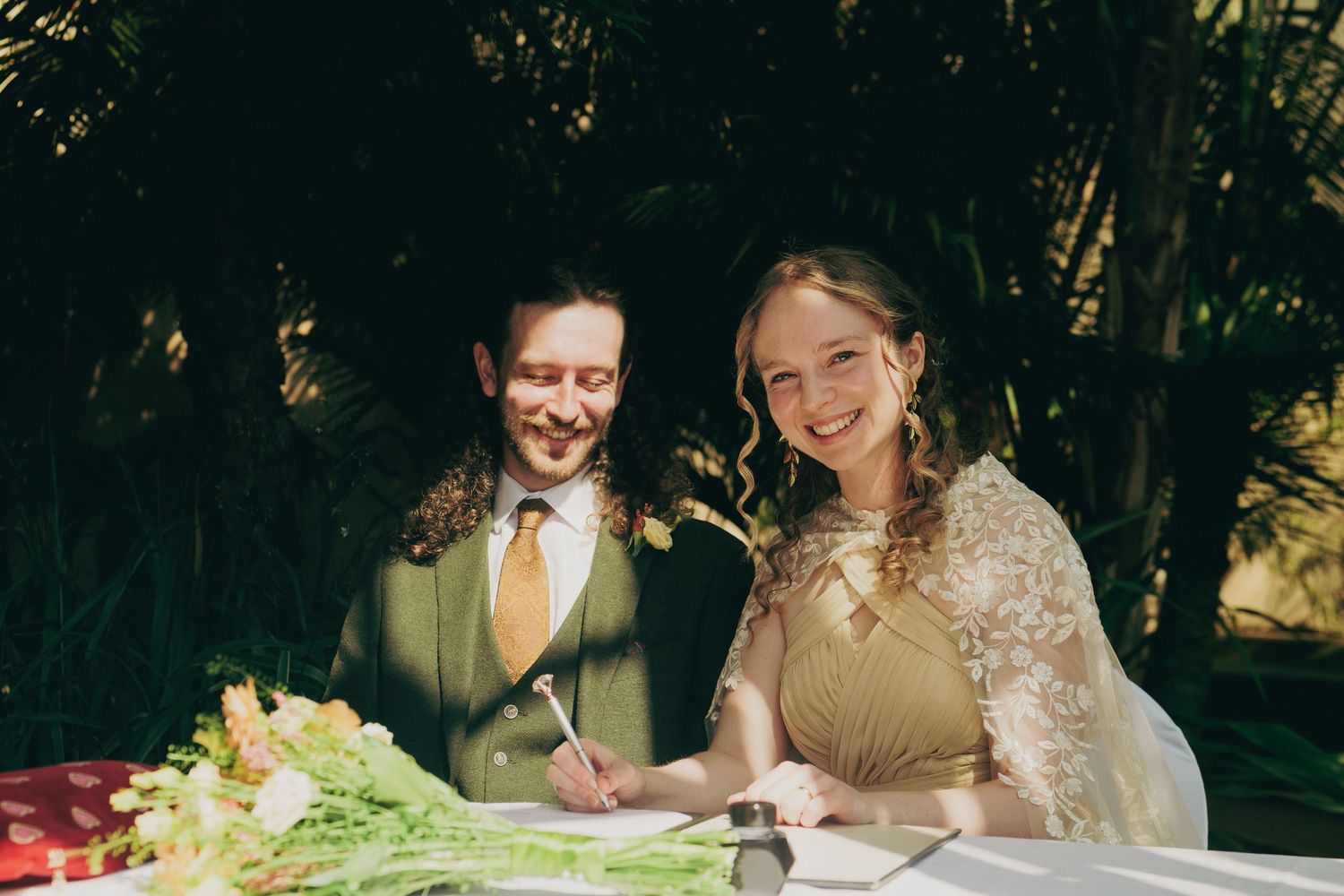 couple sign register