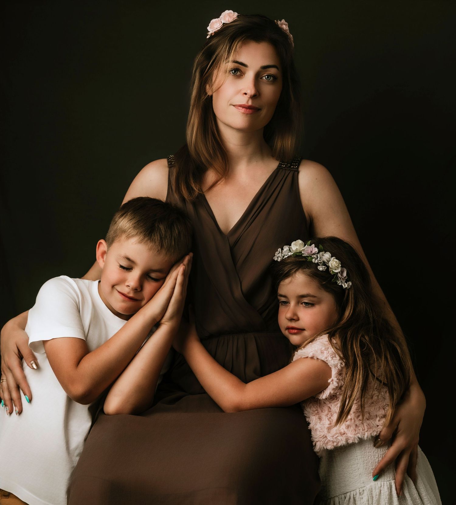 Le White Studio offers fine art family portraits in Vaud, Switzerland, specialising in painterly, hand-edited imagery inspired by paintings