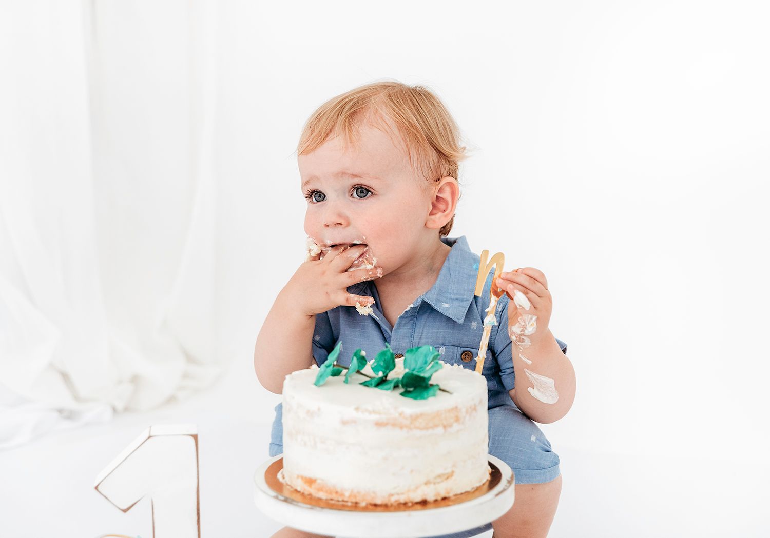 Elegant family photography in Vaud, Switzerland. Timeless, natural portraits capturing genuine connection for modern families.