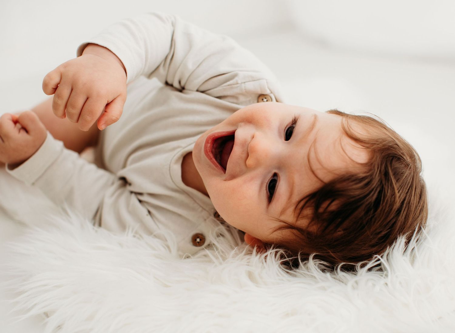 Le White Studio is a luxury photographer based in Canton Vaud, Switzerland, specialising in maternity, newborn, family, and personal brand
