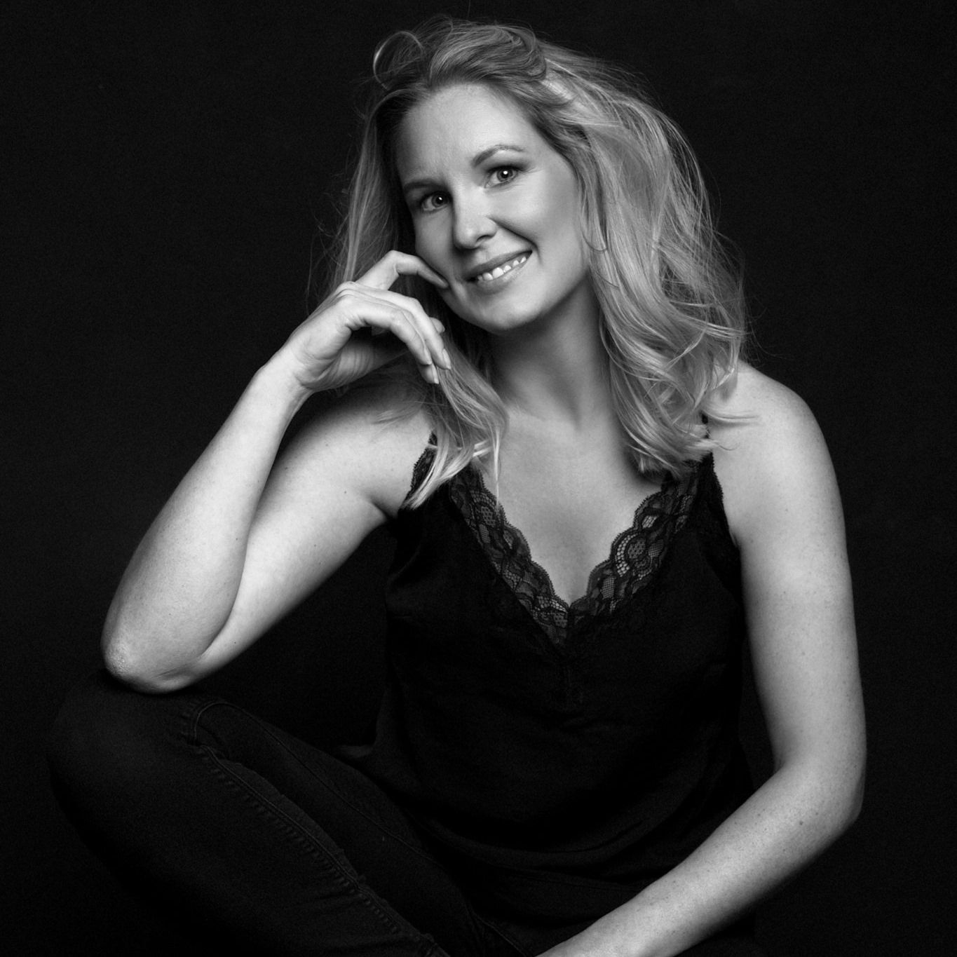Based in Canton Vaud, Switzerland, Le White Studio specialises in timeless, natural photography for modern families and female entrepreneurs
