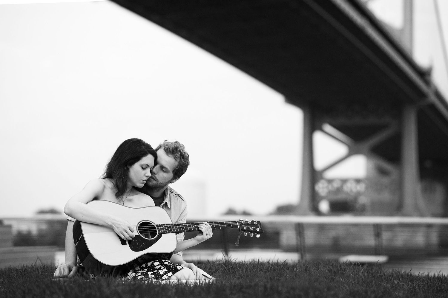 Couple playing guitar by the Race Street peer in Philadelphia.