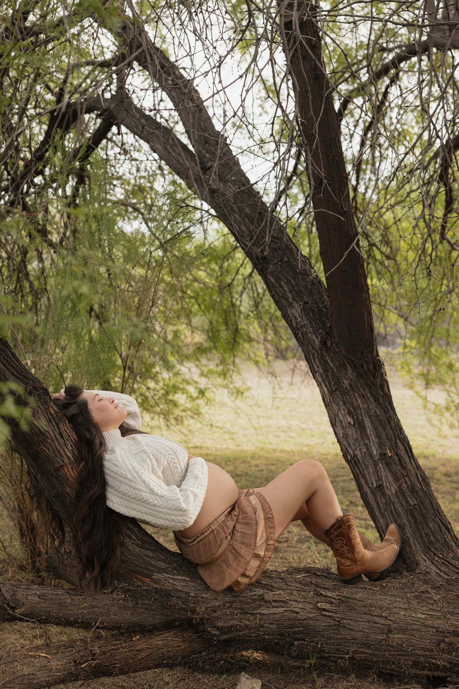 Maternity, Newborn, and Family Photographer based in Phoenix, Arizona. Natural light photographer. Outdoor photographer. Motherhood.