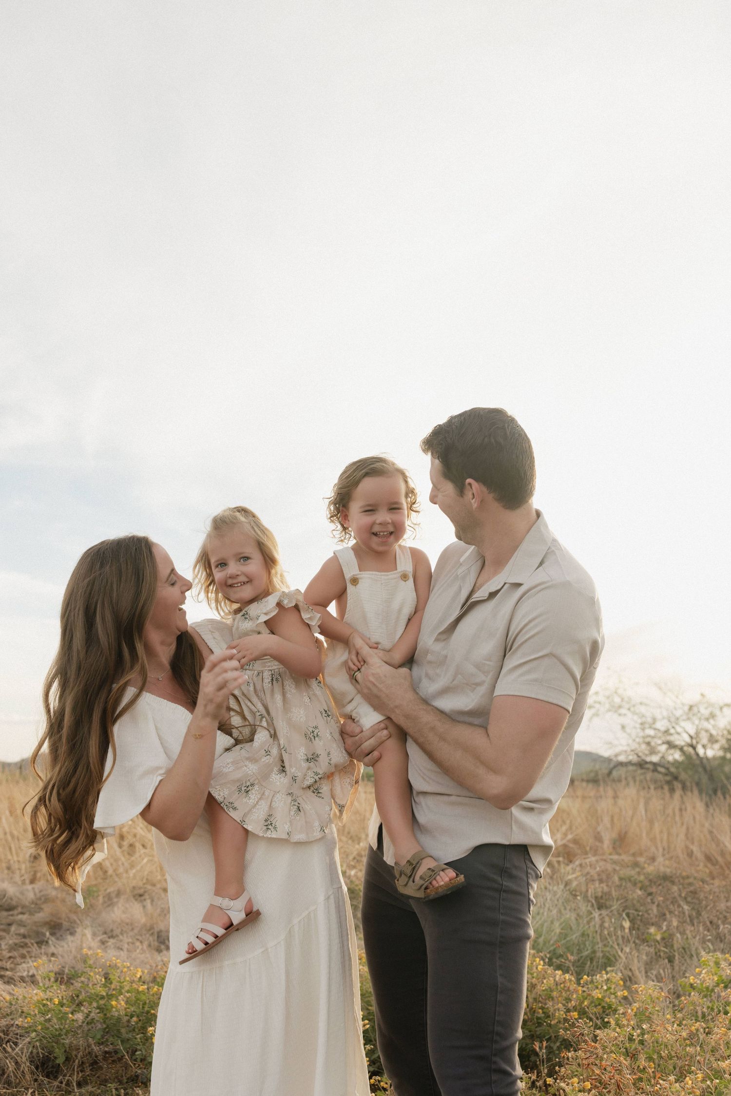 Maternity, Newborn, and Family Photographer based in Phoenix, Arizona. Natural light photographer. Outdoor photographer. Motherhood.