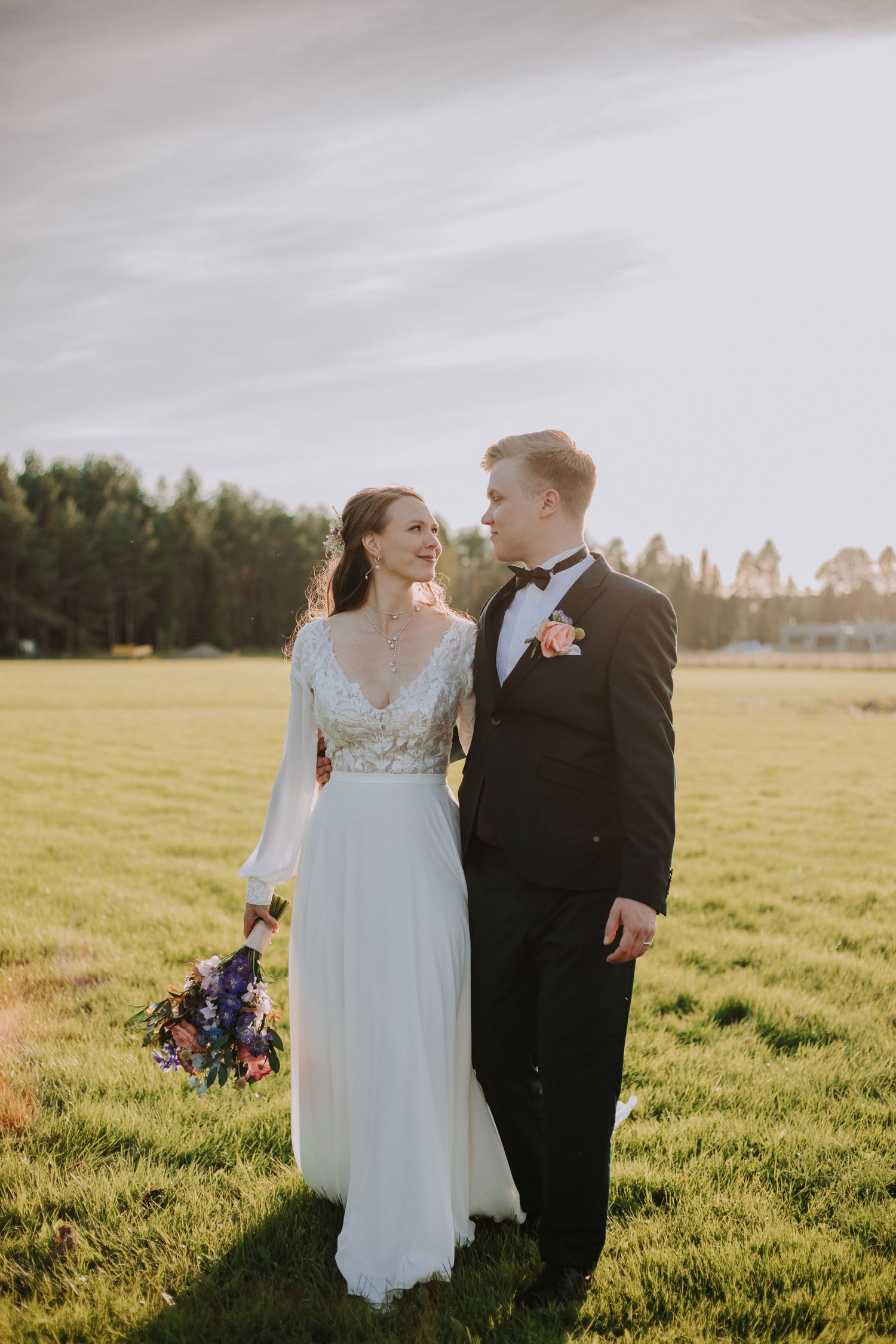 Hääkuvaus Oulu hääkuvaaja dokumentaarinen hääkuvaus roosakphotography roosa k photography  potrettikuvaus häät maikkulan kartano