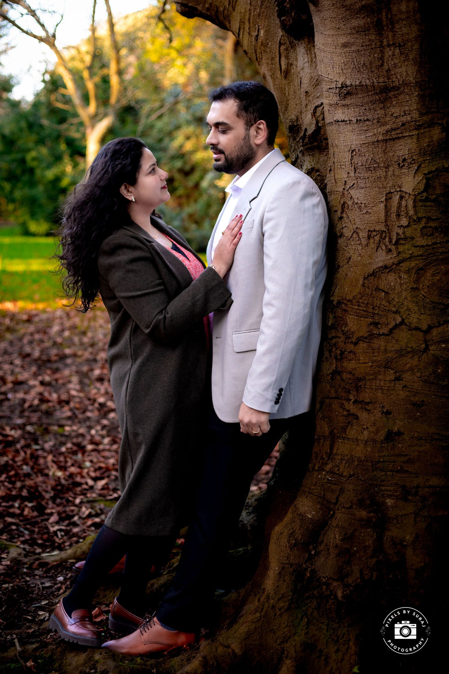 Couple pre-wedding photoshoot in Dublin park