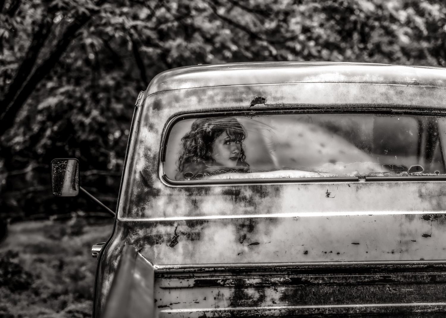 Fine art portrait of a young girl inside a vintage truck in Scottsdale, Arizona by Kristin Ellermann.