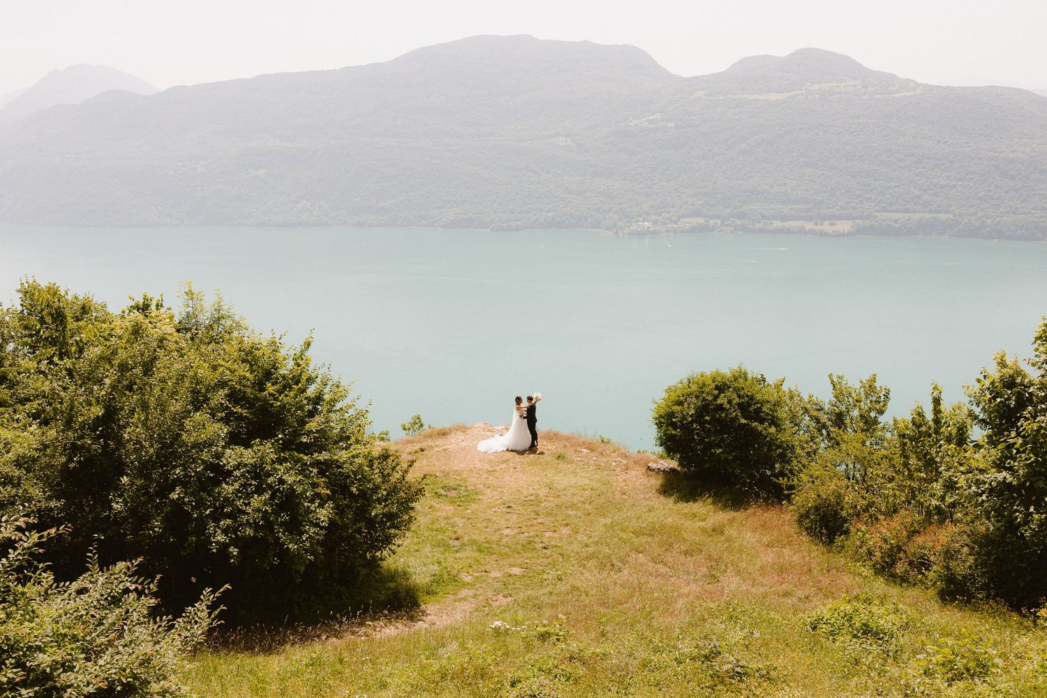 Photographe mariage à Annecy - séance couple au Belvédère de la Chambotte à Chambéry