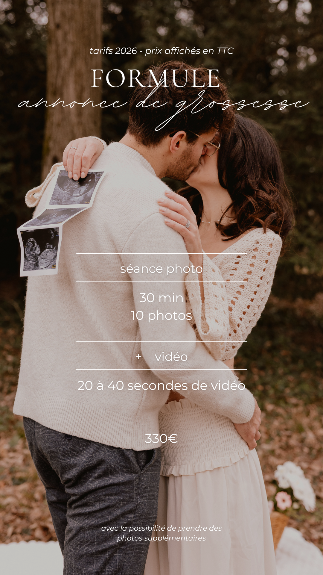 A photography pricing menu showing wedding packages and services in French text with romantic couple images.