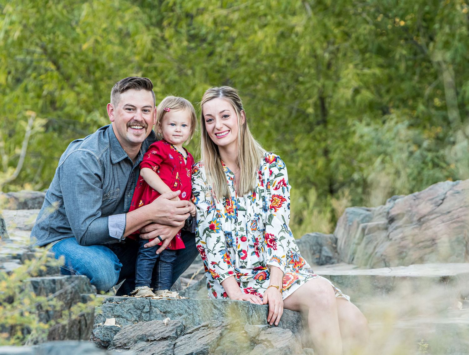 Phoenix family portrait photographer captures parents with young daughter at outdoor session