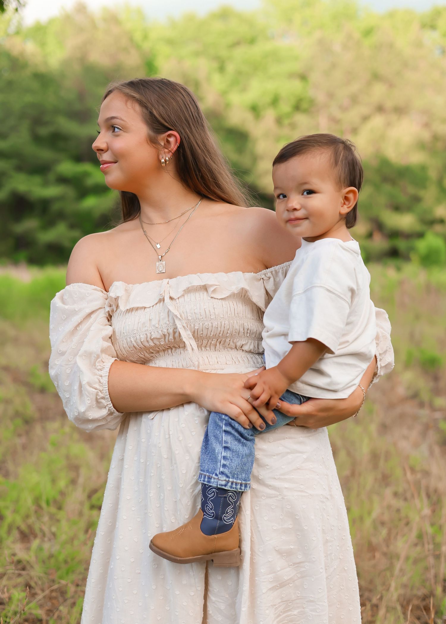 dreamy family photos, dreamy mommy and me photos. outdoors, country