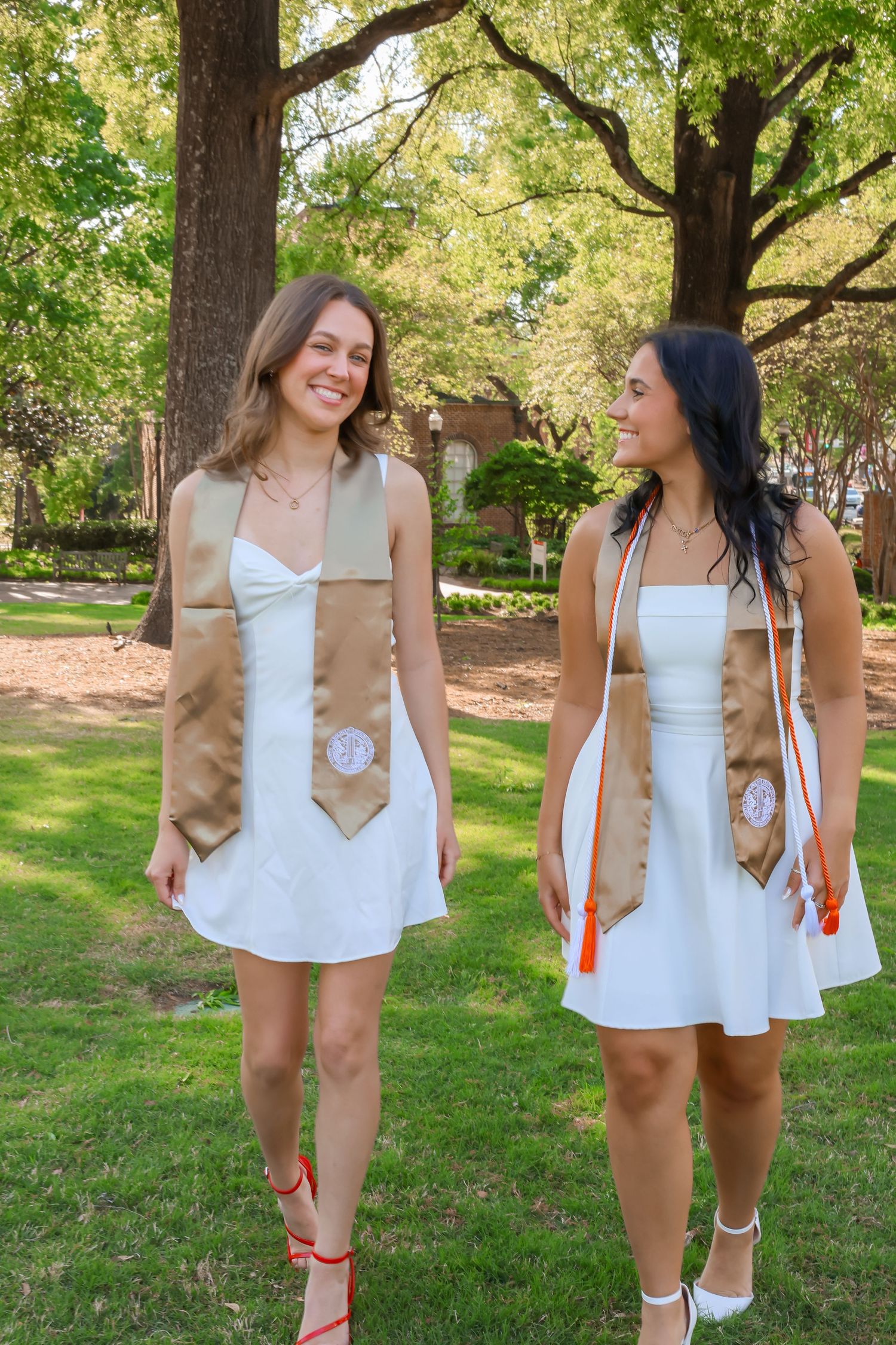 graduation photos, NC state grad raleigh graduates senior photos outdoor graduation images natural light photography bright true to color