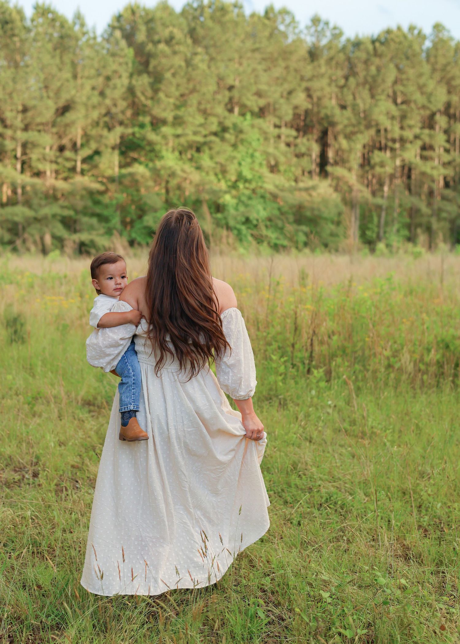 mommy and me photos, family pictures, little kid smiling, fun family pictures, whimsical, soft photos