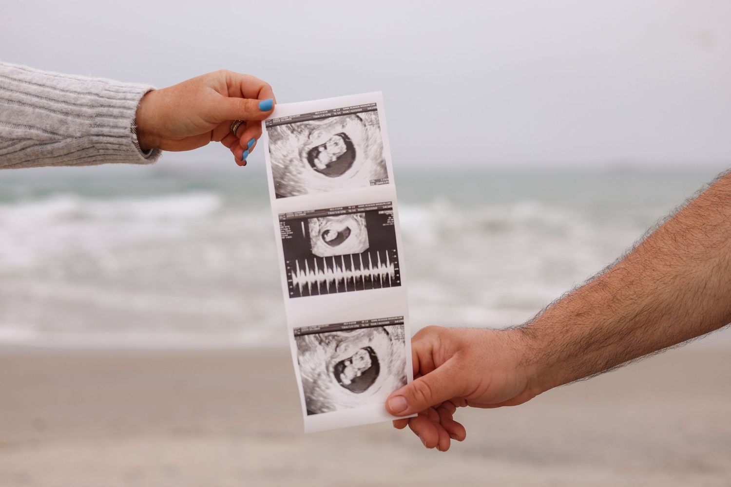 Wrightsville beach, announcement pictures, pregnancy announcement photography, beach pictures, north carolina