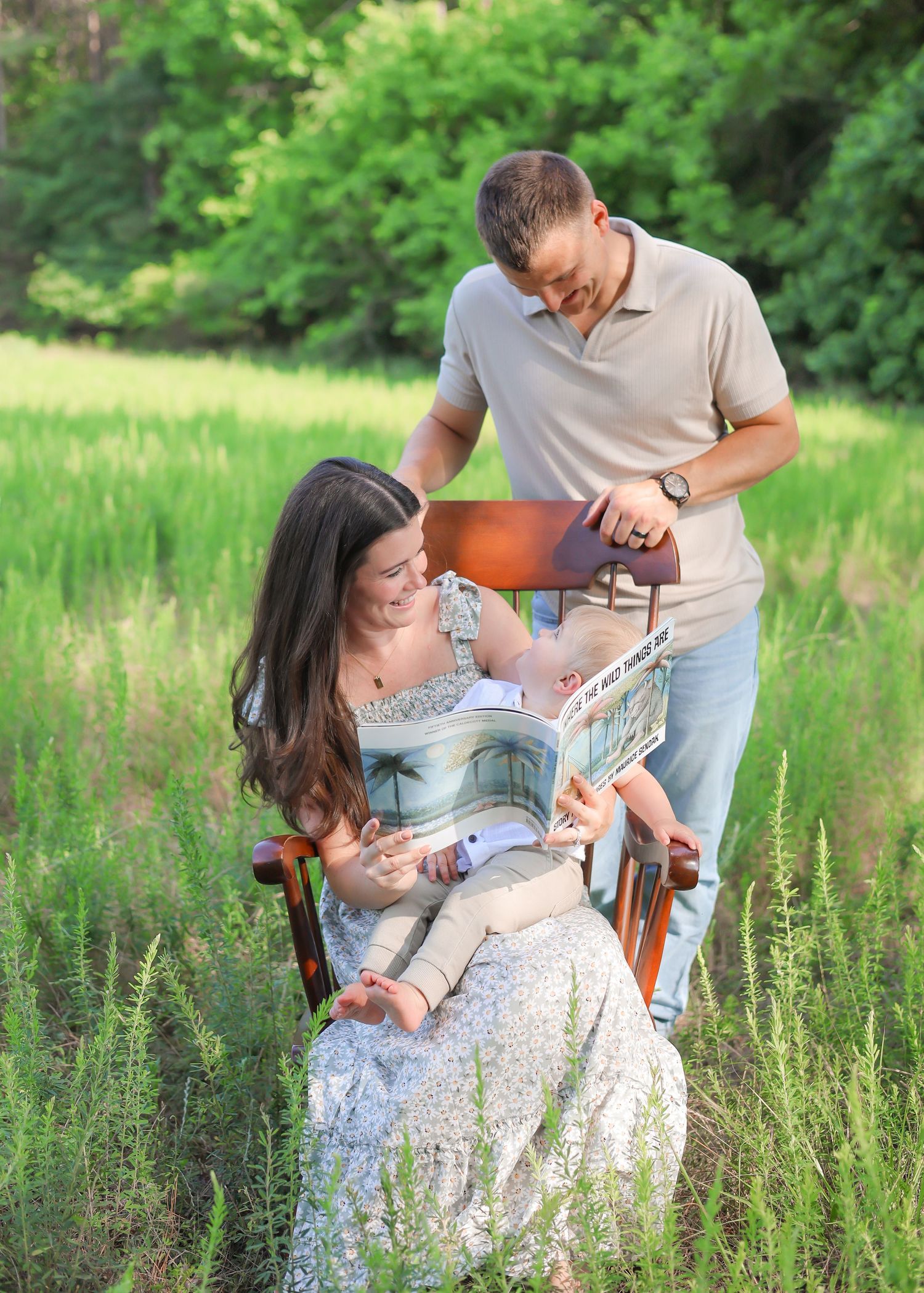 dreamy family photos, dreamy mommy and me photos. outdoors family pictures