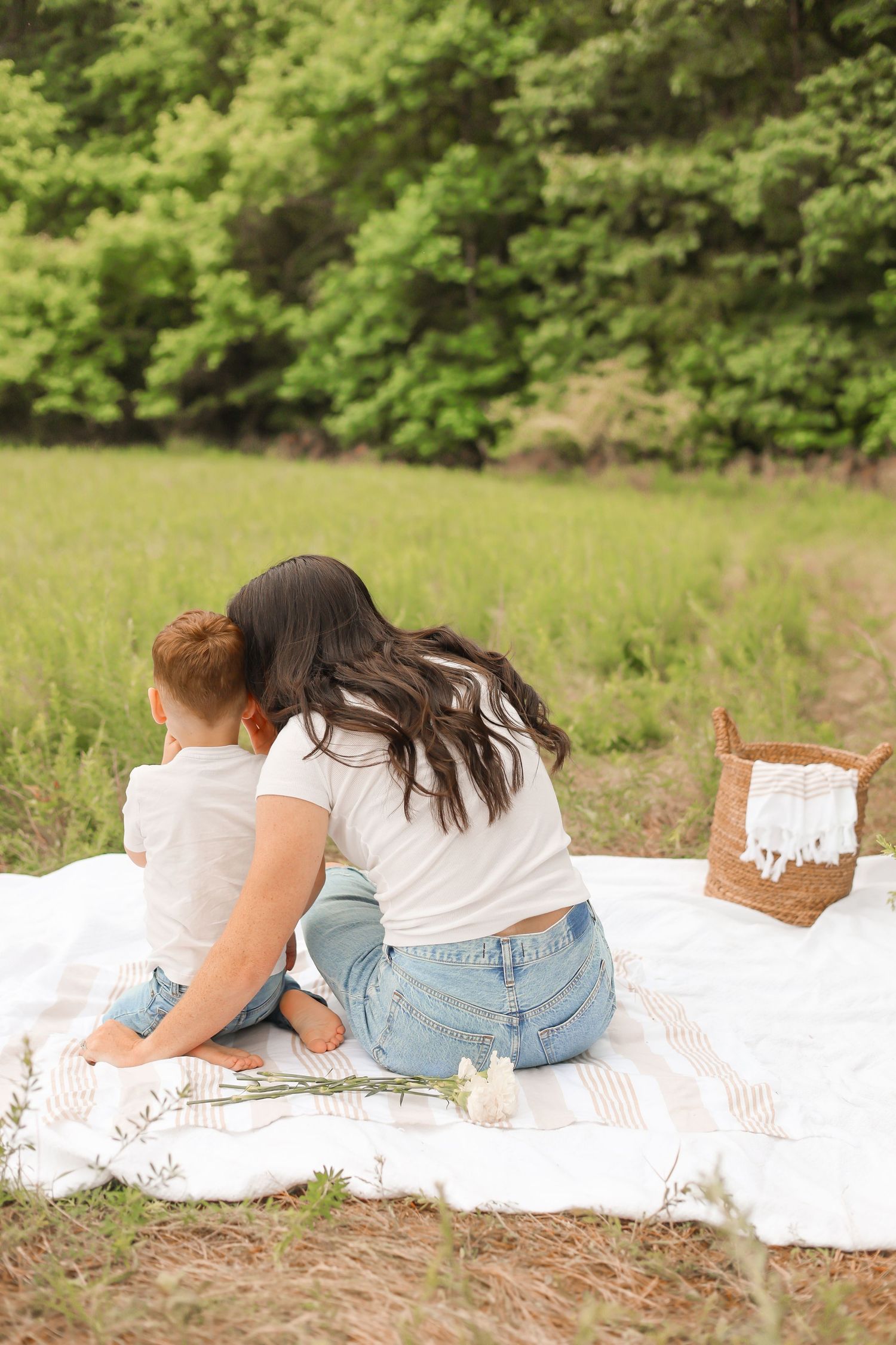 dreamy family photos, dreamy mommy and me photos. outdoors, country