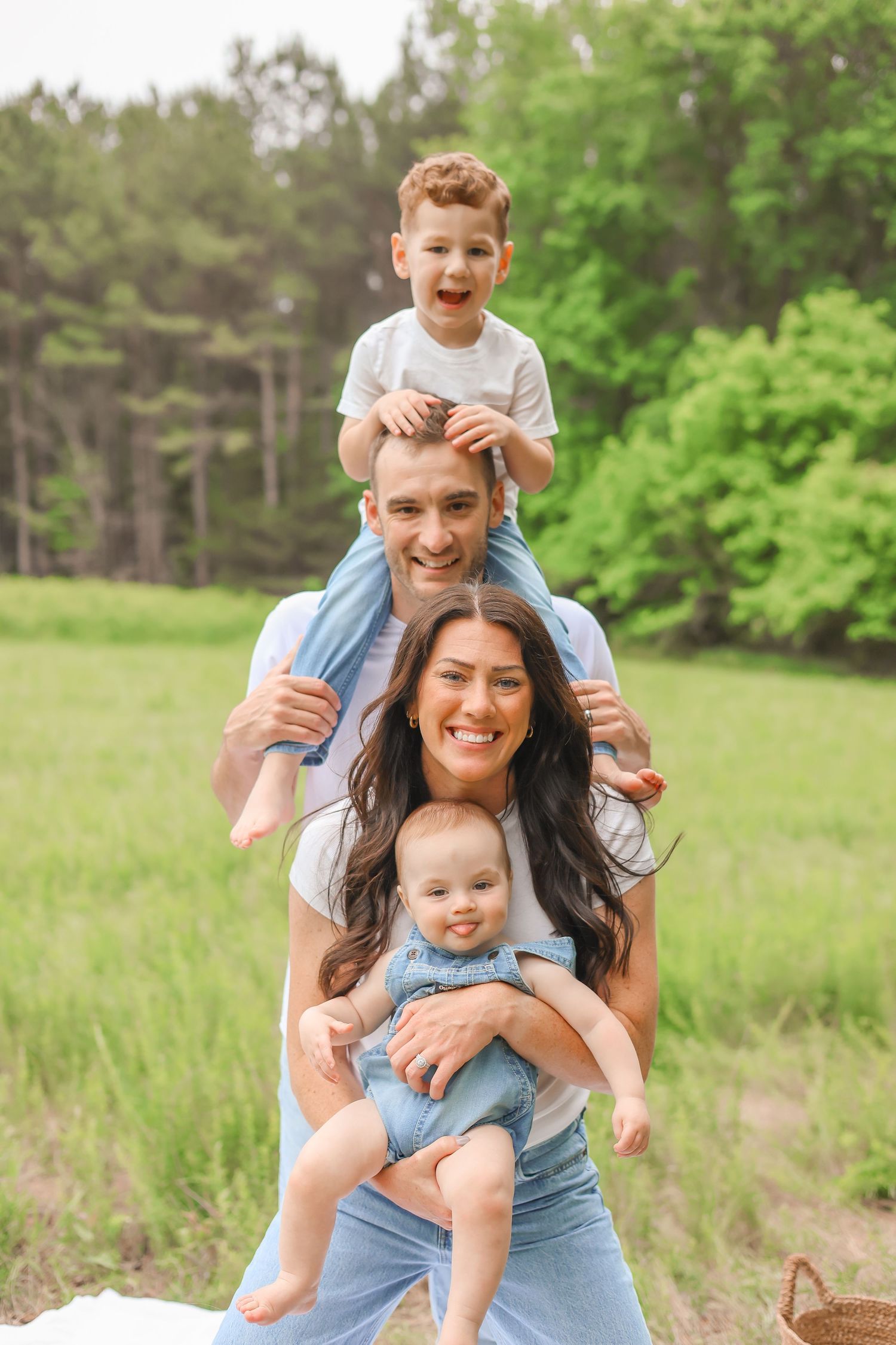 dreamy family photos, dreamy mommy and me photos. outdoors family pictures
