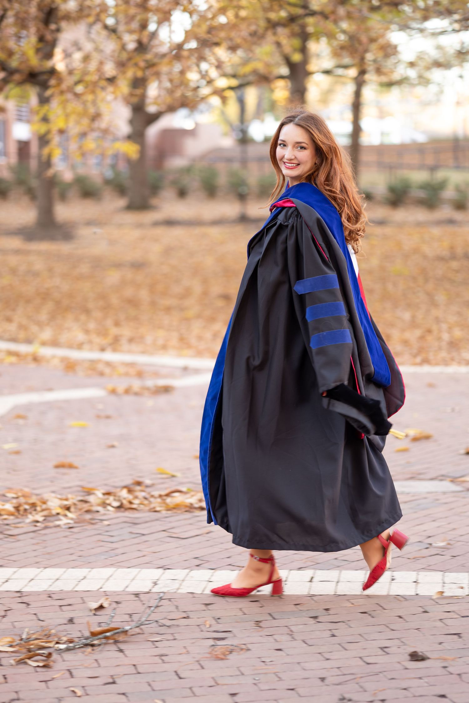 graduation photos NC state grad raleigh graduates senior photos outdoor graduation images natural light photography bright true to color unc