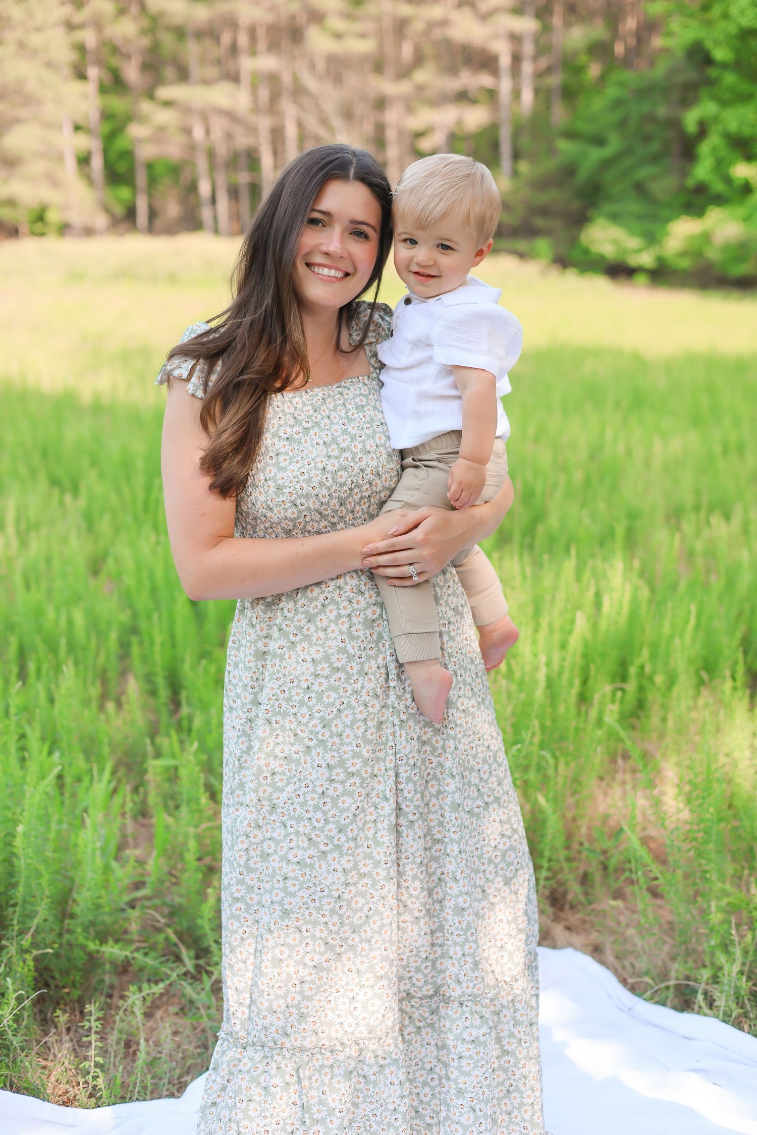 mommy and me photos, family pictures, little kid smiling, fun family pictures, whimsical, soft photos