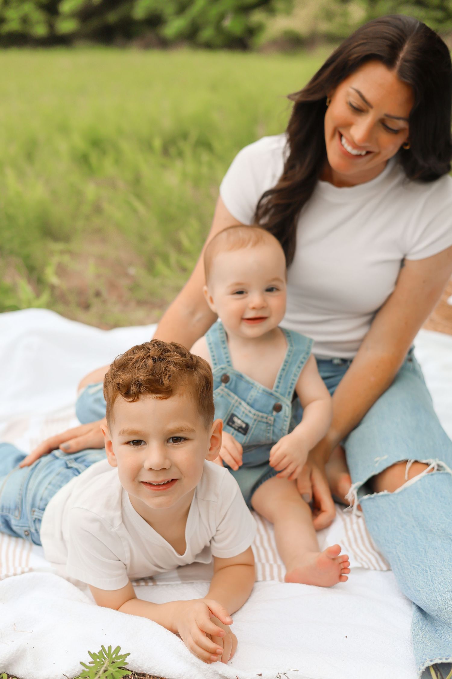 dreamy family photos, dreamy mommy and me photos. outdoors, country