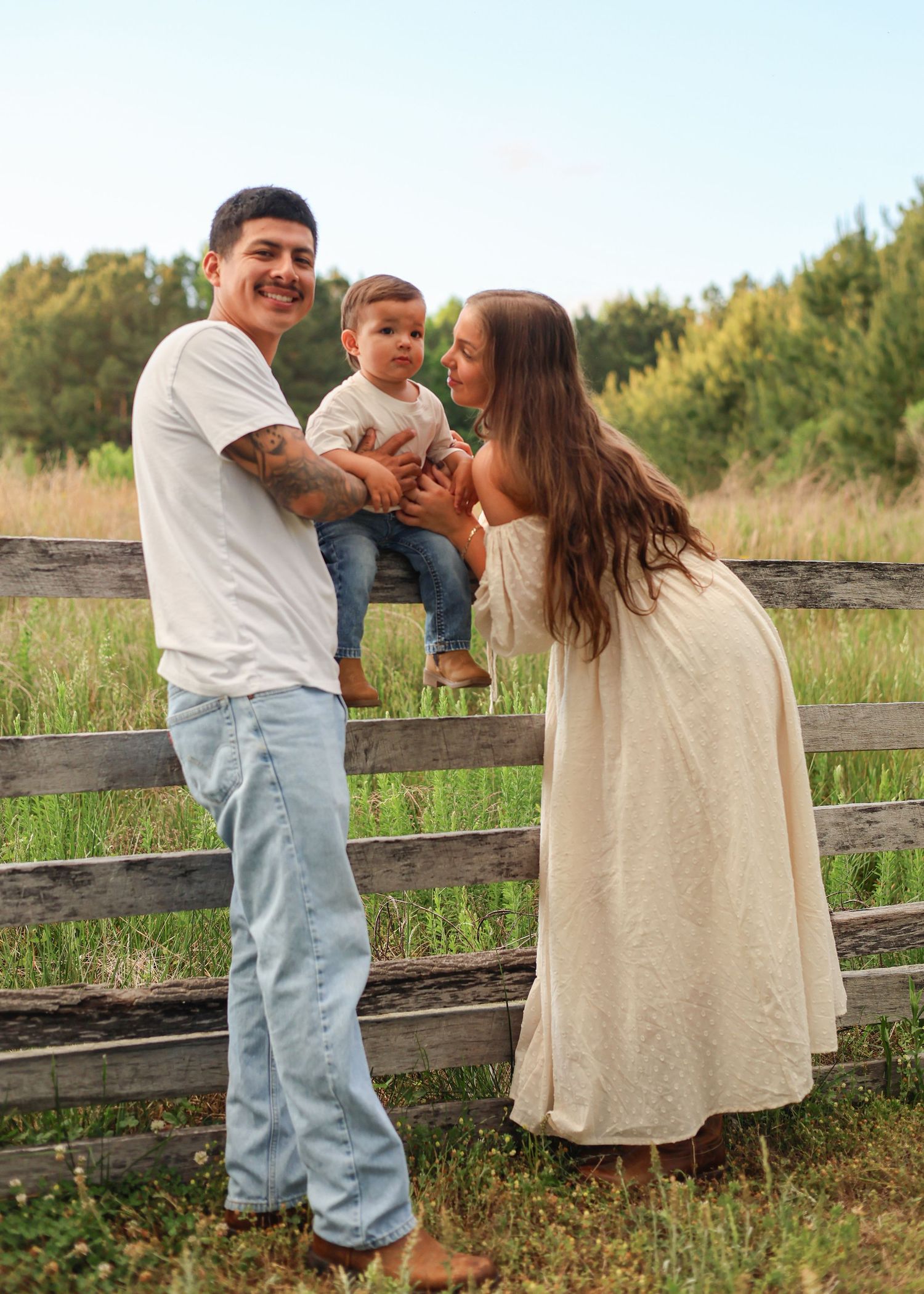 dreamy family photos, dreamy mommy and me photos. outdoors, country