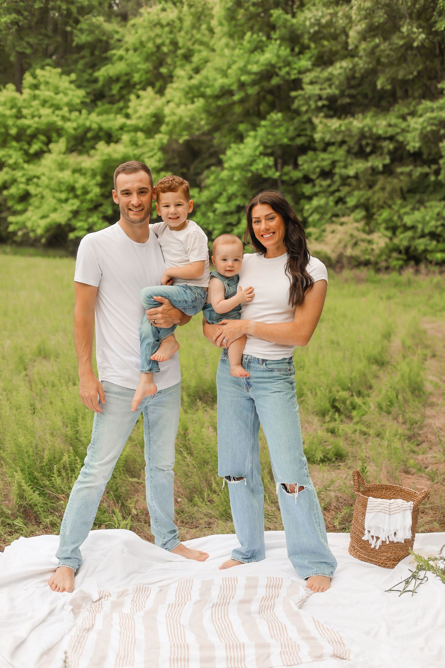 dreamy family photos, dreamy mommy and me photos. outdoors family pictures