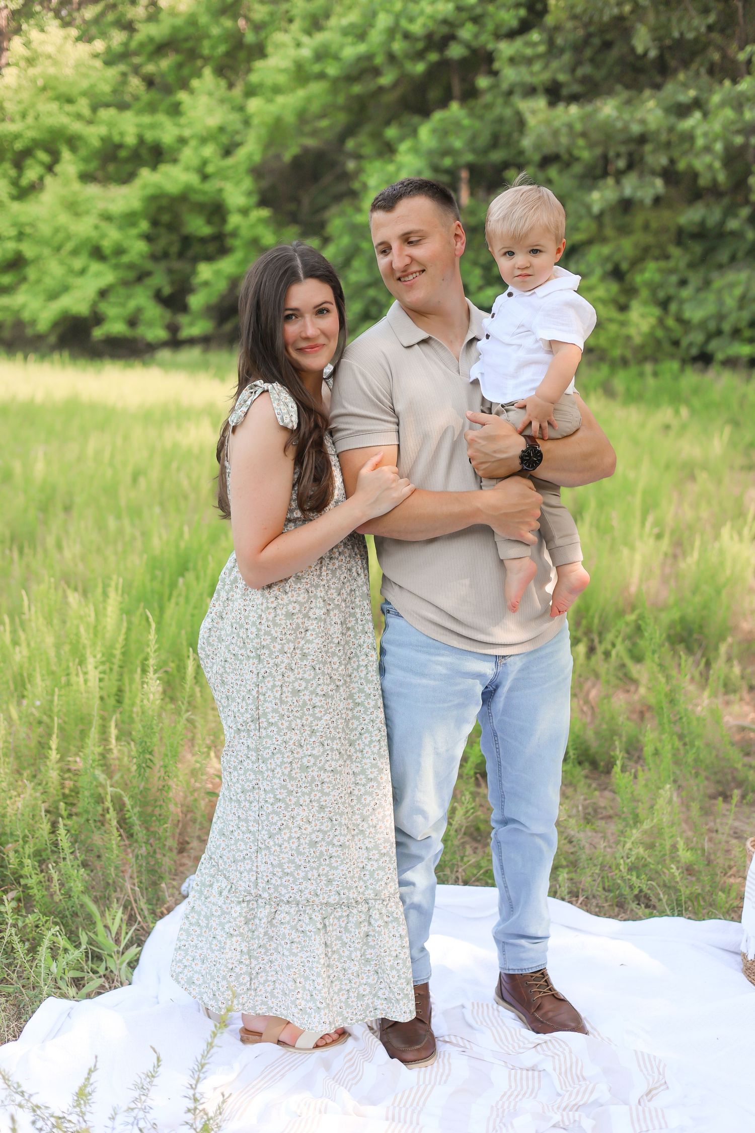 dreamy family photos, dreamy mommy and me photos. outdoors family pictures, raleigh photography