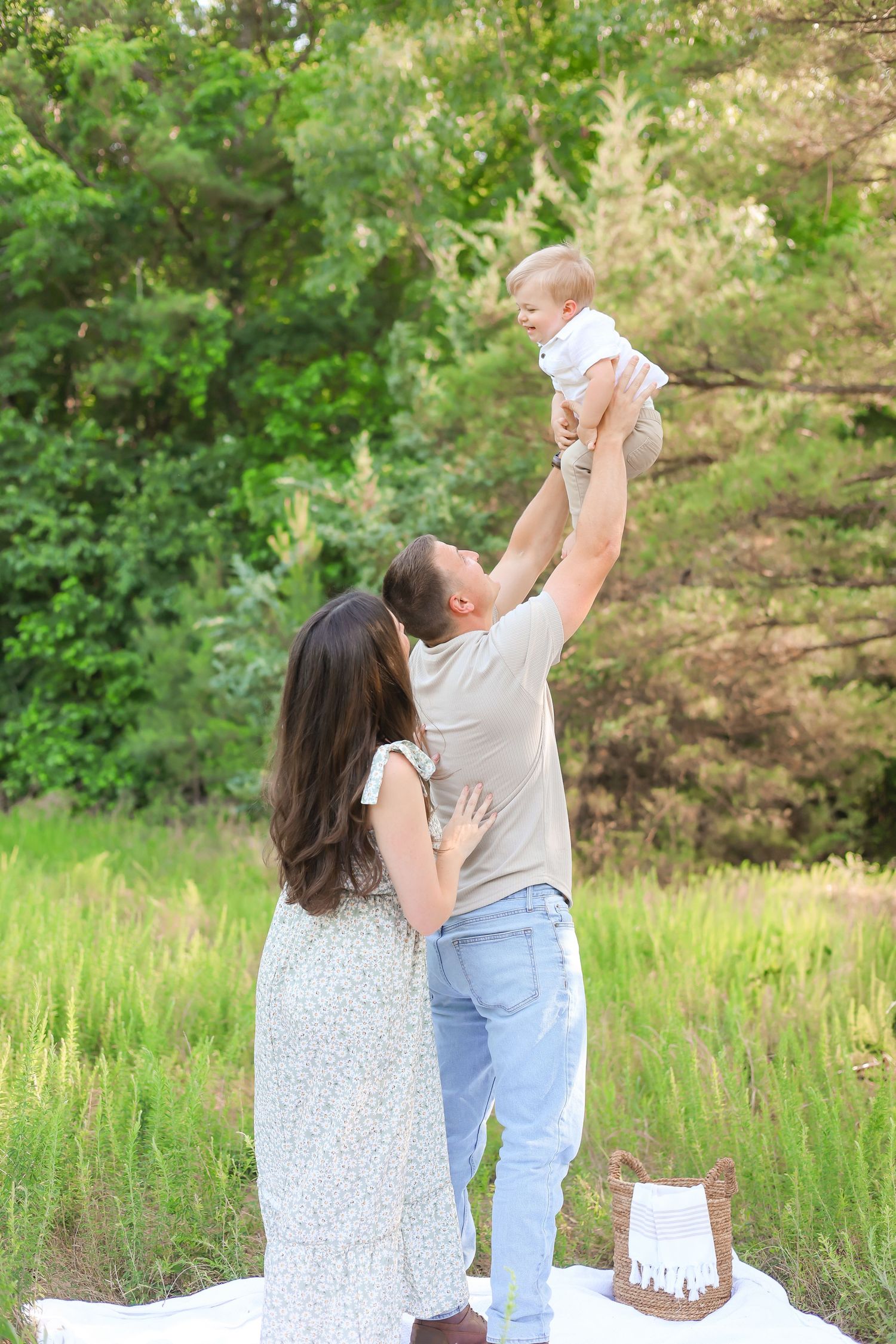 mommy and me photos, family pictures, little kid smiling, fun family pictures, whimsical, soft photos