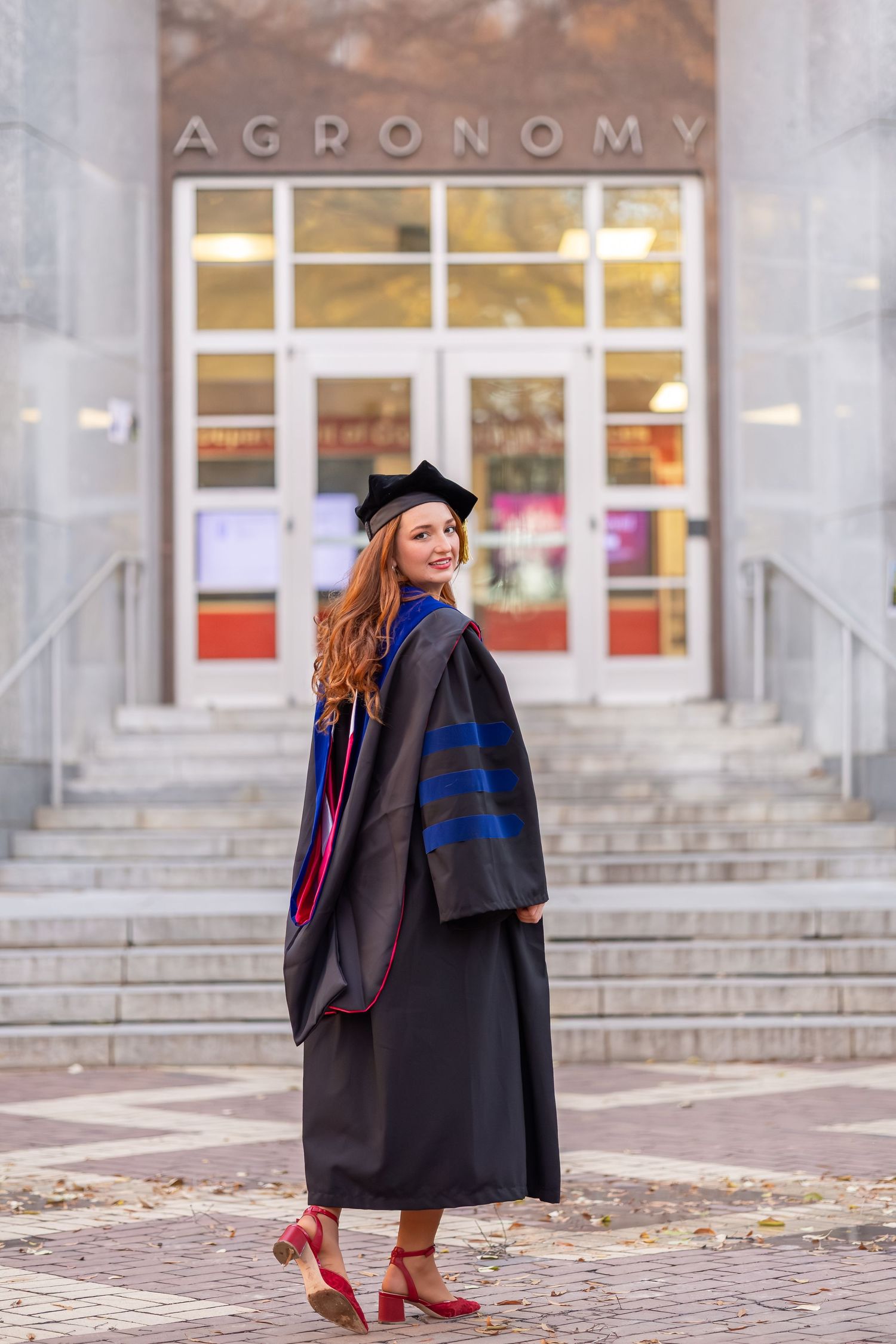 graduation photos NC state grad raleigh graduates senior photos outdoor graduation images natural light photography bright true to color unc