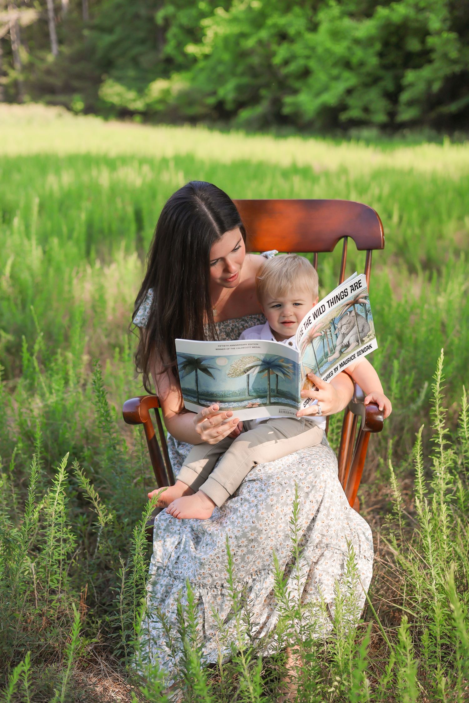 mommy and me photos, family pictures, little kid smiling, fun family pictures, whimsical, soft photos