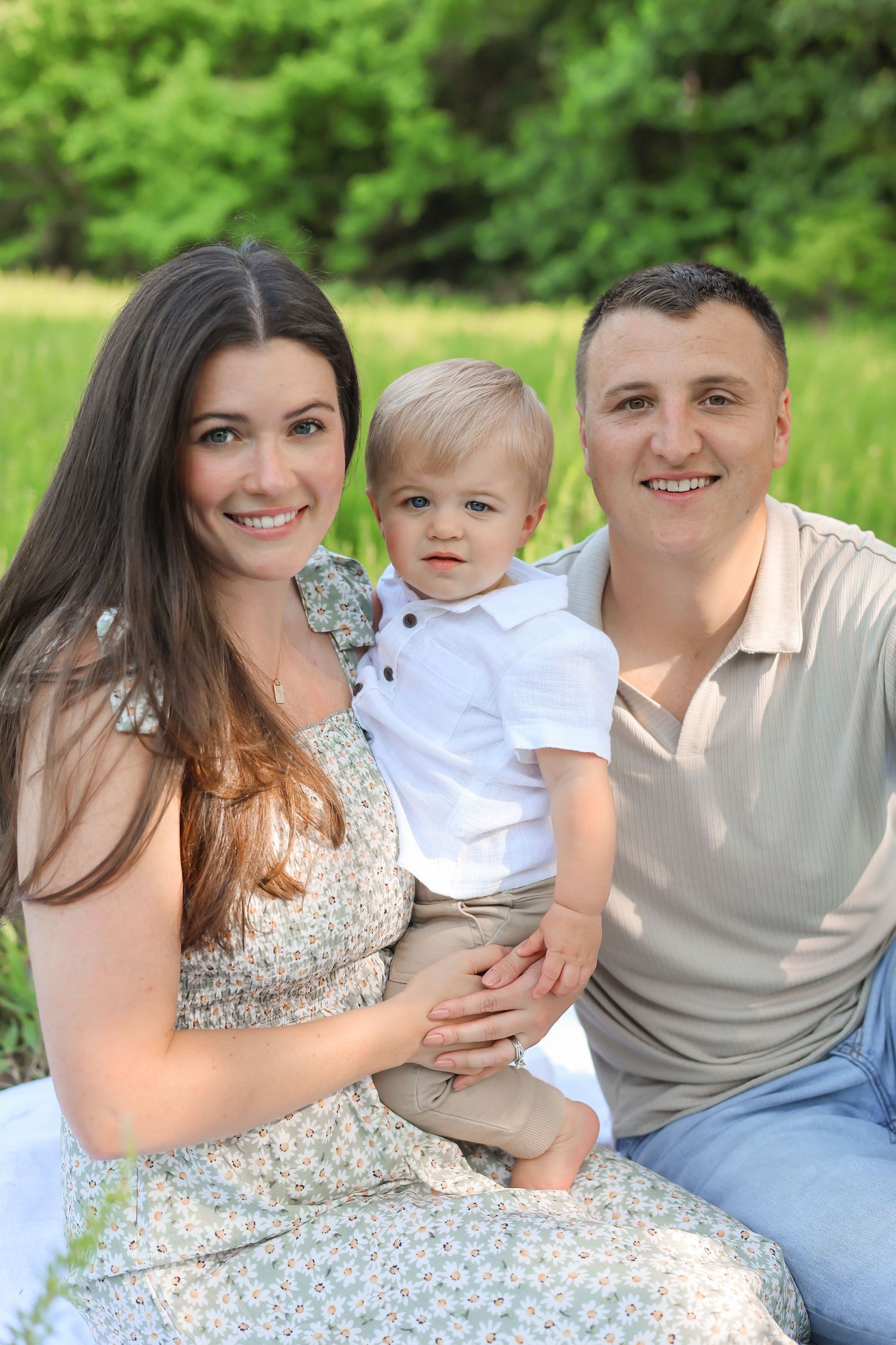 mommy and me photos, family pictures, little kid smiling, fun family pictures, whimsical, soft photos