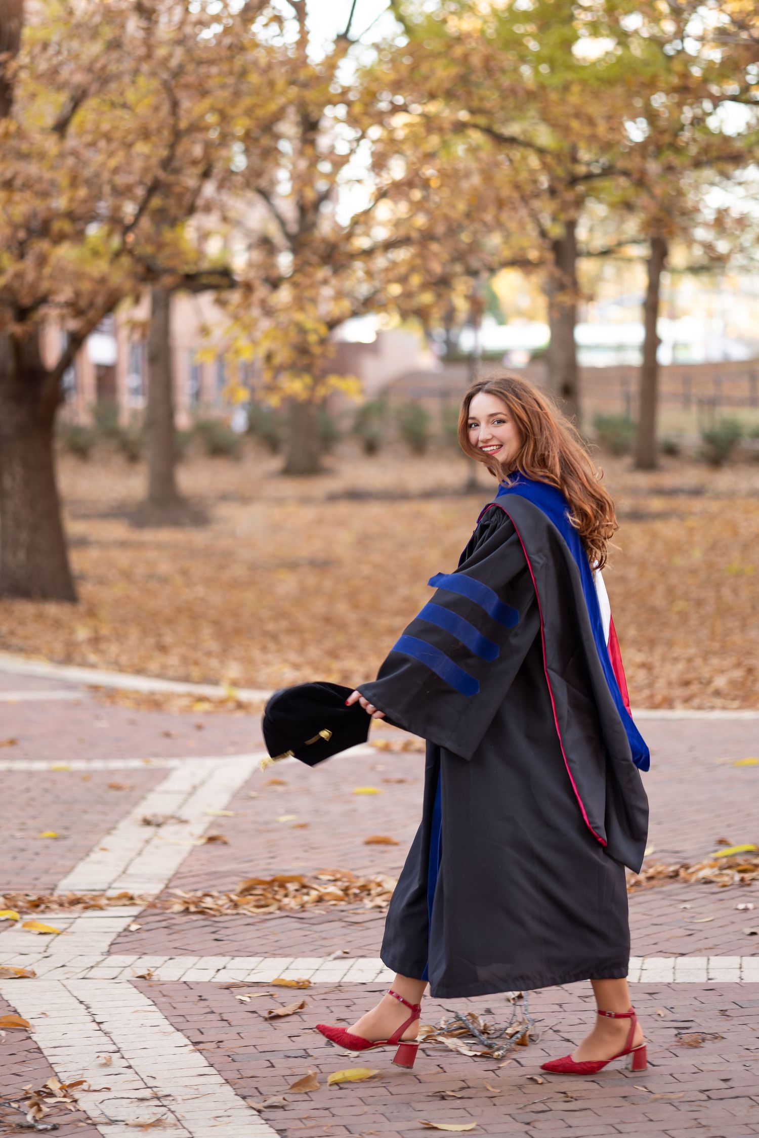 graduation photos NC state grad raleigh graduates senior photos outdoor graduation images natural light photography bright true to color unc