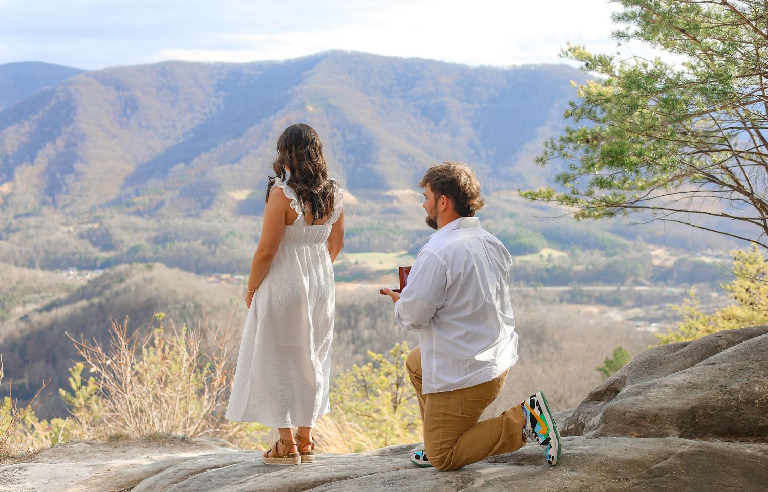dreamy couples pictures, outdoors, engagement