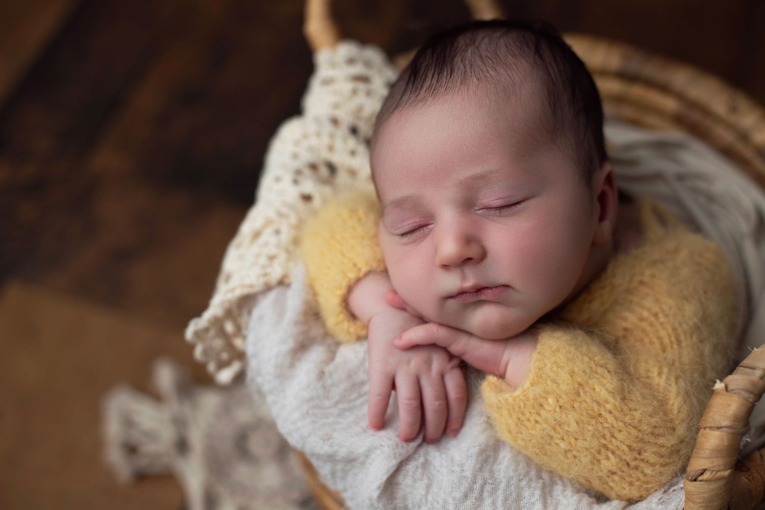bébé nouveau-né endormi séance photo Québec