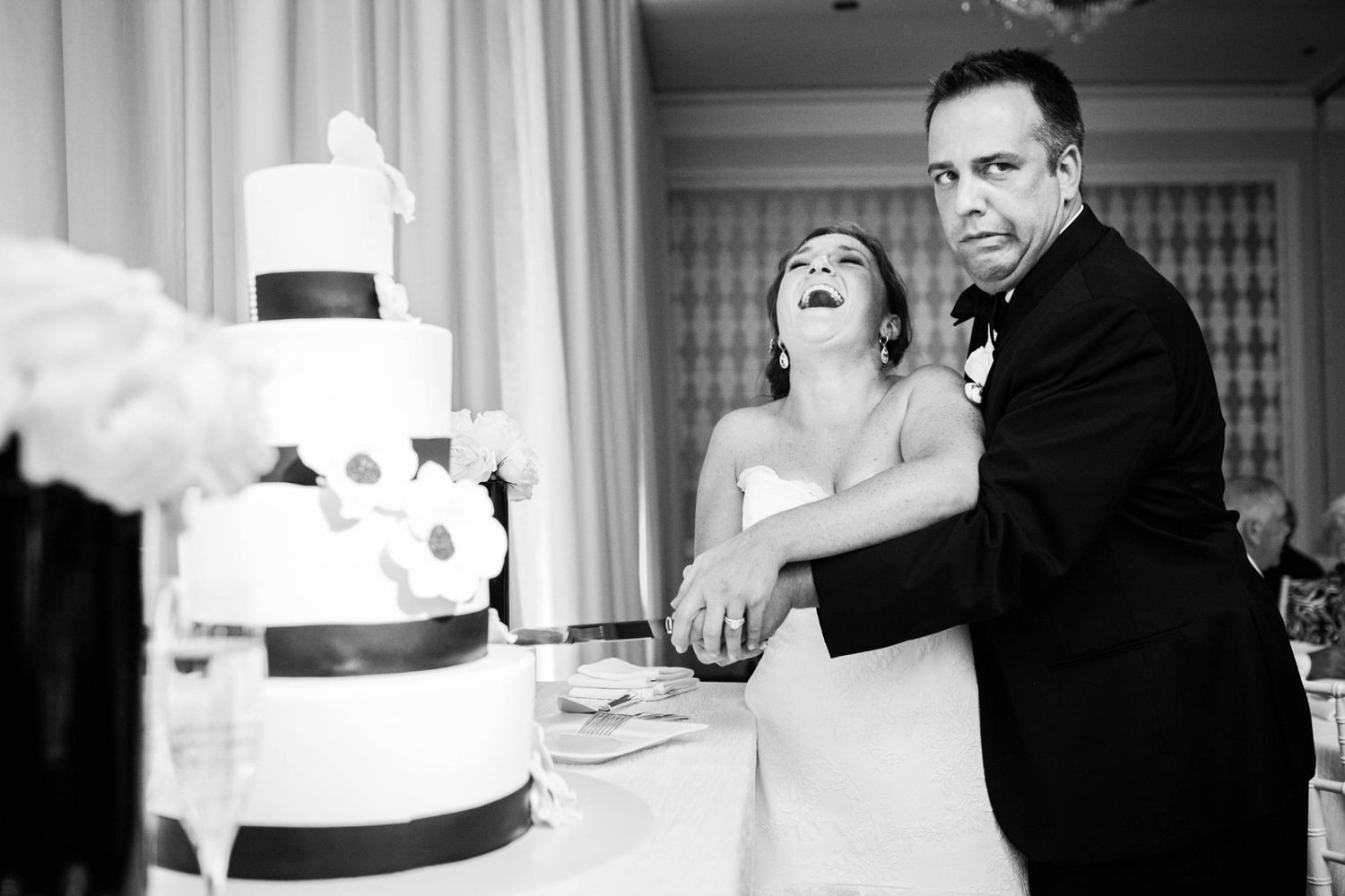 funny groom face during the cake cutting