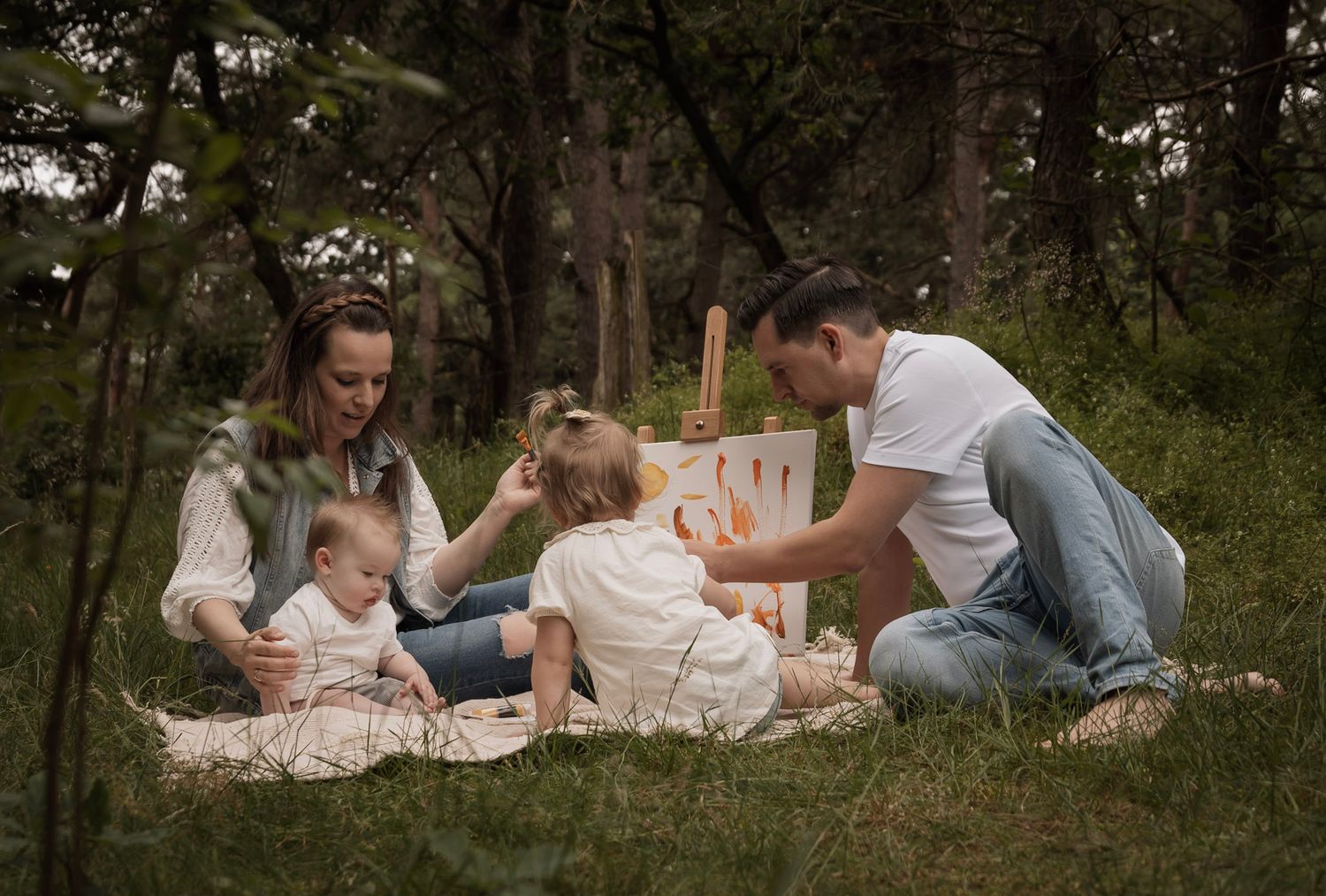 Verf minishoot op 12 april in Eindhoven: een creatieve ervaring voor gezinnen! Maak een canvas en schilder elkaar voor blijvende herinnering
