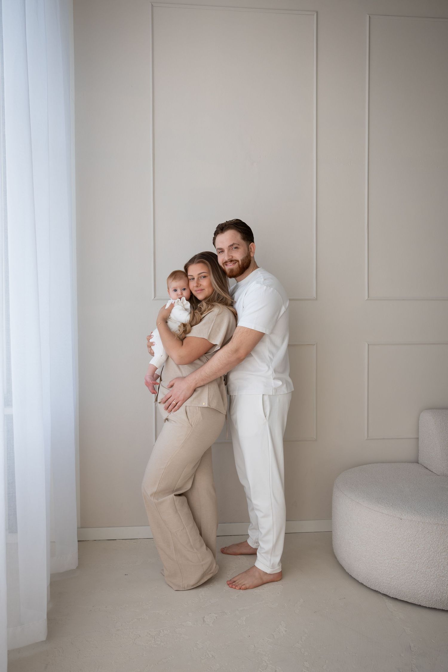 Studio gezinsfotografie in Noord-Brabant met warme herinneringen en echte connectie tussen gezinsleden.