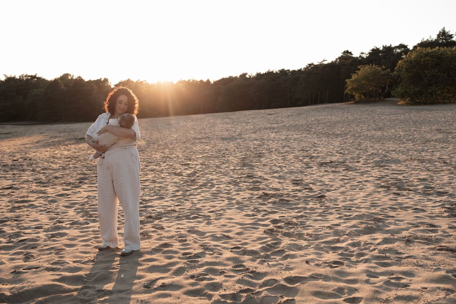 Prachtige golden hour beelden van jou en je kinderen in de omgeving van Eindhoven, Noord-Brabant. Onvergetelijke momenten vastgelegd.