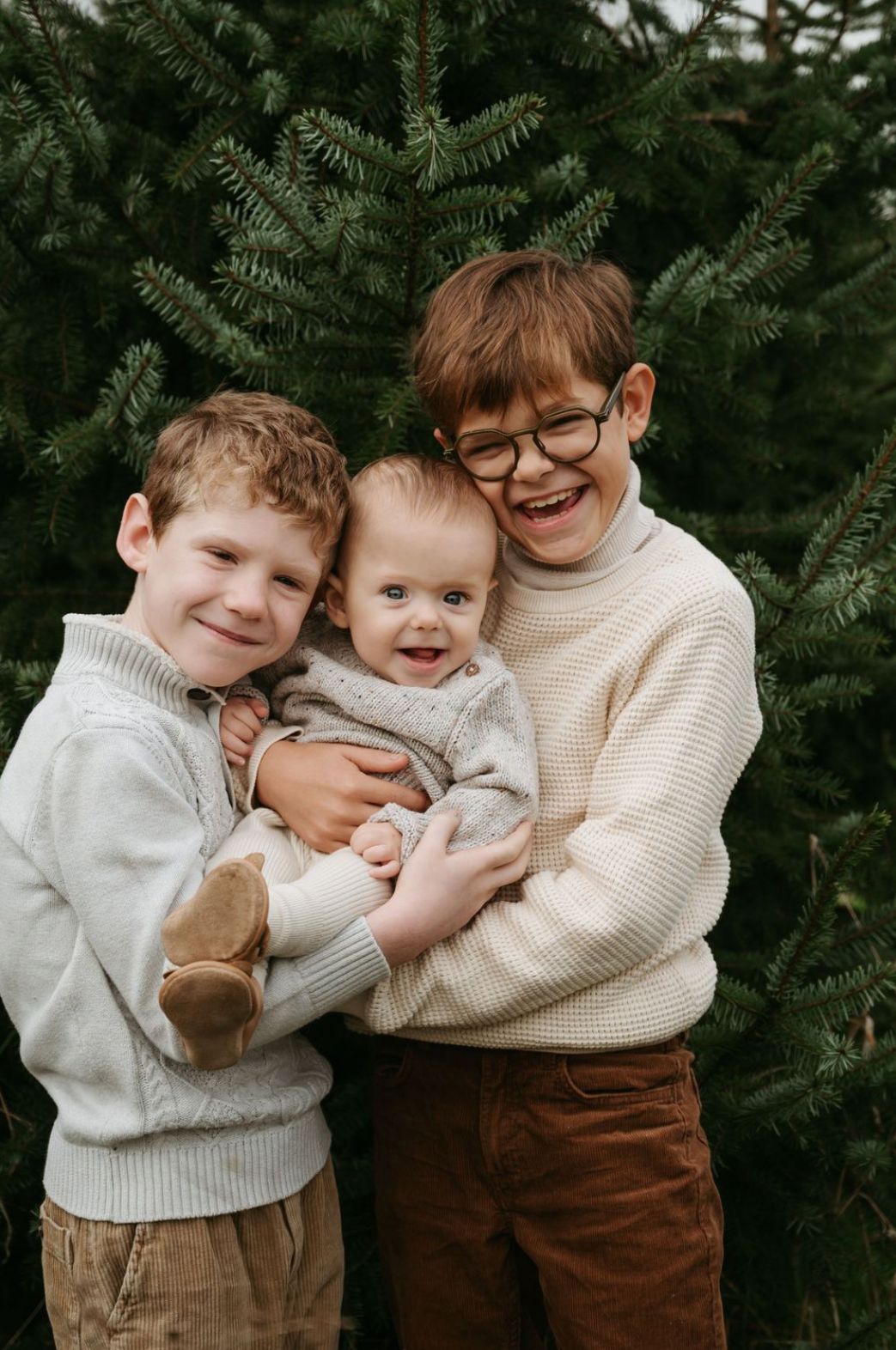 Betaalbare kerst fotoshoot in Eindhoven studio met warme sfeer, lichtjes en decor, perfect voor gezin, stel of kinderen in Noord-Brabant