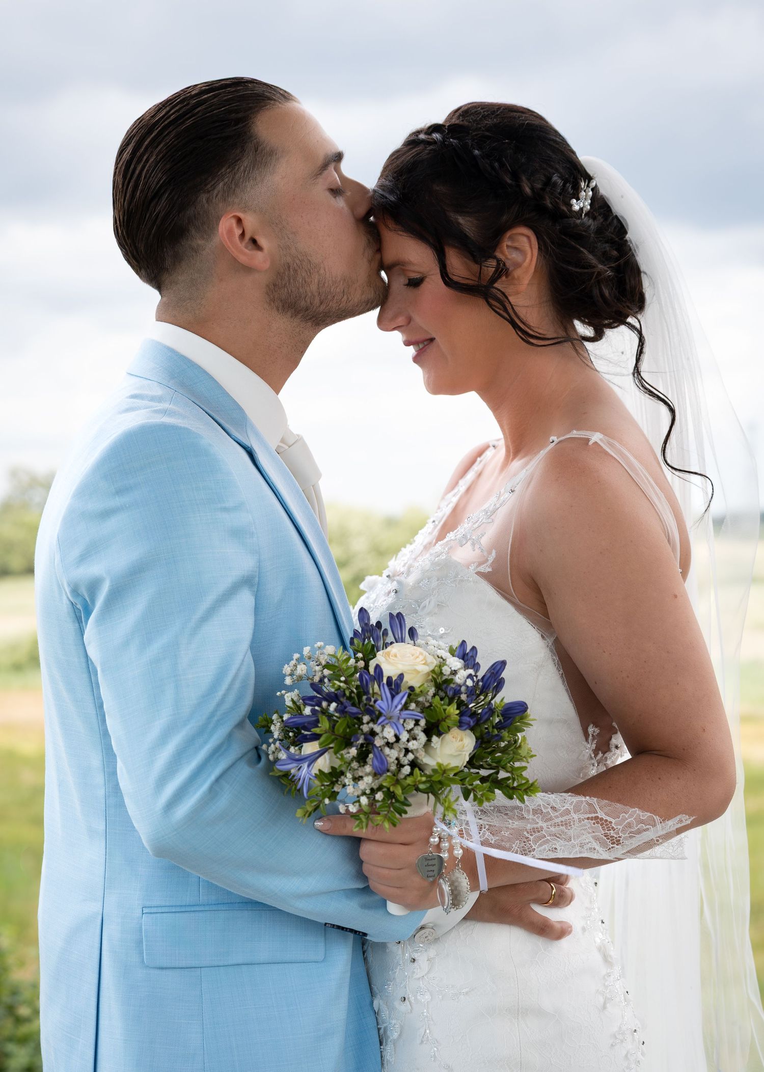 Voor een romantische en authentieke bruidsreportage kies je een trouwfotograaf in Eindhoven (Noord-Brabant) die echt jullie verhaal vertelt.
